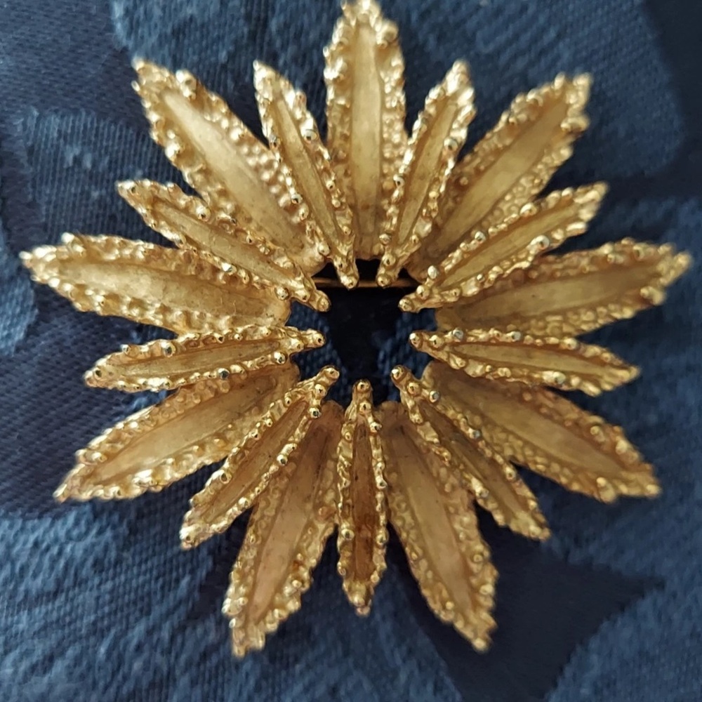 Vintage Avon Starburst Gold Leaf Brooch